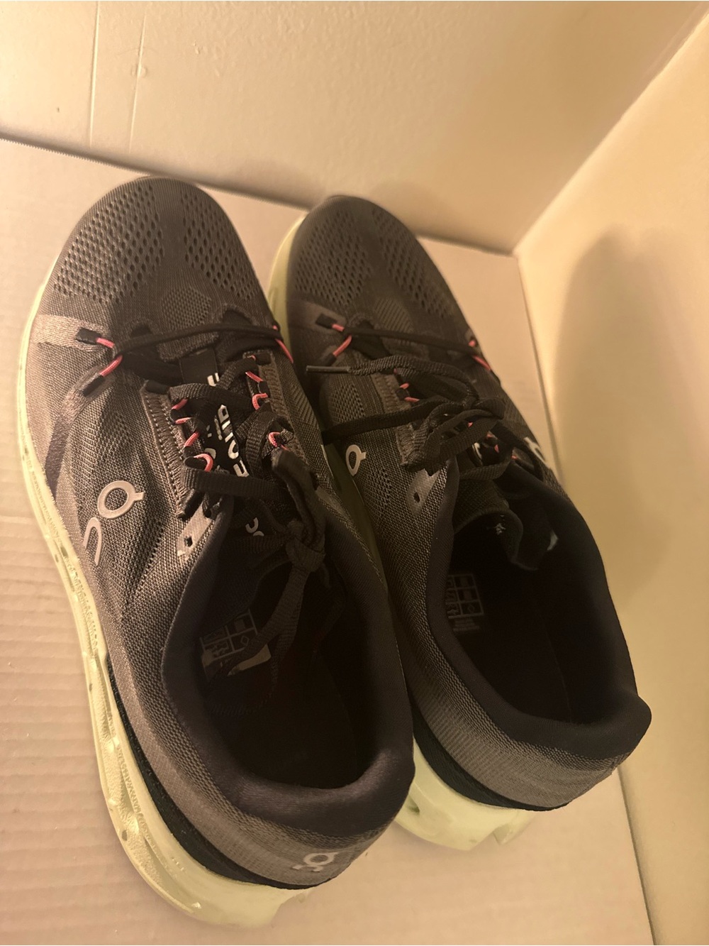 On Running Black Running Shoes with Light Green Sole - Picture 11 of 11